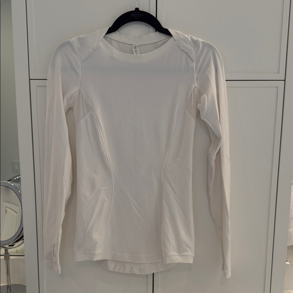 lululemon white ruffle Long Sleeve Top. Size 4 great condition. Worn once
